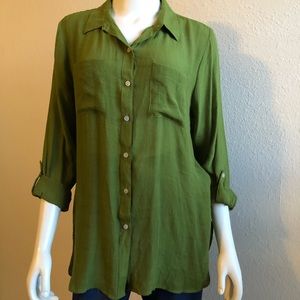 EST. 1948 moss green top